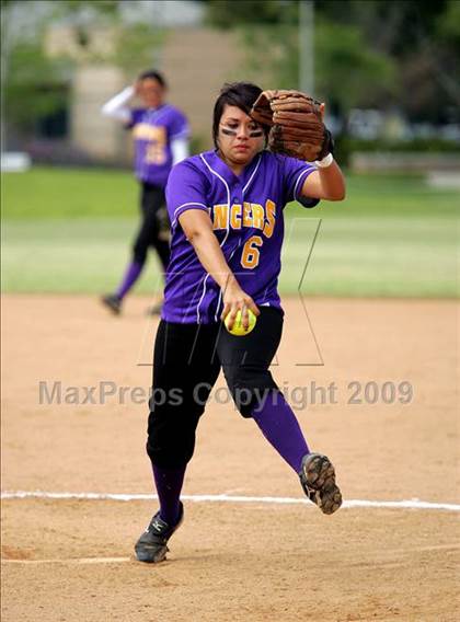 Thumbnail 2 in Corona vs. Norwalk photogallery.