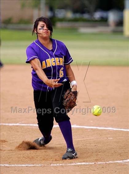 Thumbnail 2 in Corona vs. Norwalk photogallery.