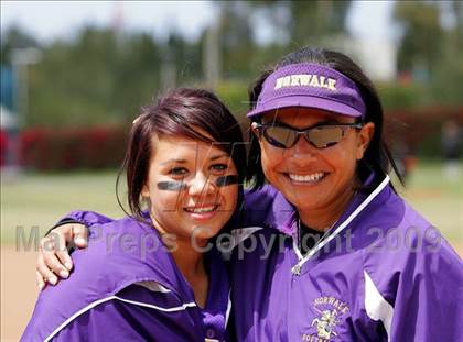 Thumbnail 2 in Corona vs. Norwalk photogallery.