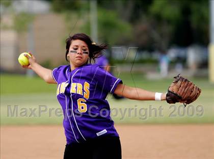 Thumbnail 3 in Corona vs. Norwalk photogallery.