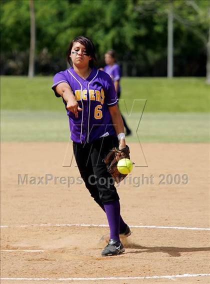 Thumbnail 3 in Corona vs. Norwalk photogallery.