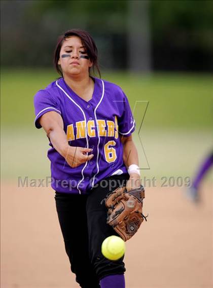 Thumbnail 2 in Corona vs. Norwalk photogallery.