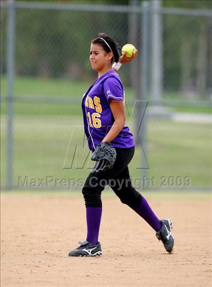 Thumbnail 3 in Corona vs. Norwalk photogallery.