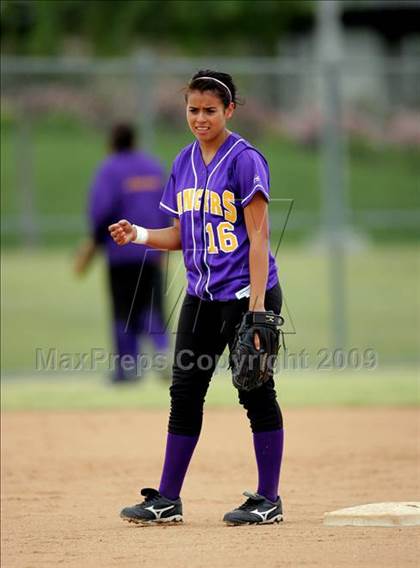 Thumbnail 2 in Corona vs. Norwalk photogallery.