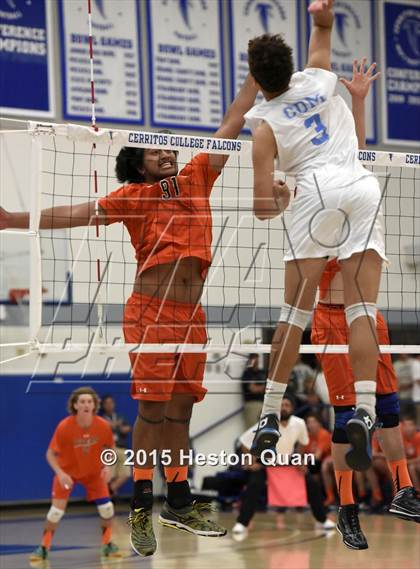 Thumbnail 2 in Huntington Beach vs Corona Del Mar (CIF-SS D1 Final) photogallery.