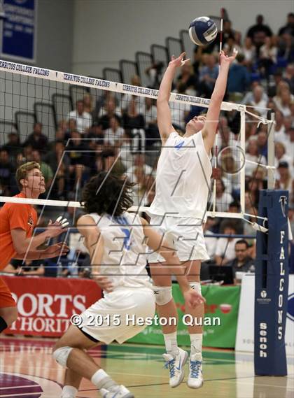 Thumbnail 2 in Huntington Beach vs Corona Del Mar (CIF-SS D1 Final) photogallery.