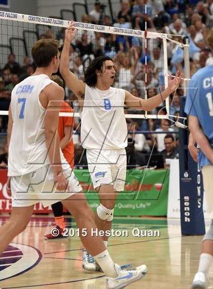 Thumbnail 2 in Huntington Beach vs Corona Del Mar (CIF-SS D1 Final) photogallery.