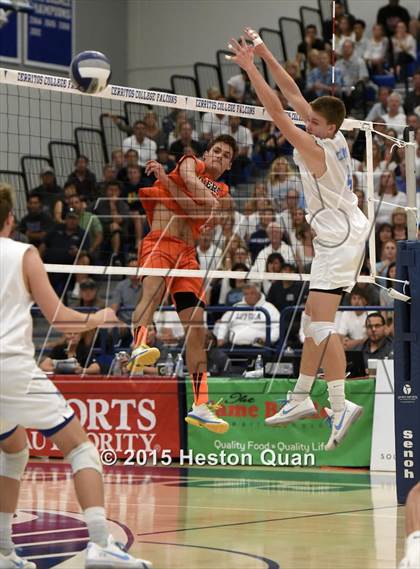 Thumbnail 2 in Huntington Beach vs Corona Del Mar (CIF-SS D1 Final) photogallery.
