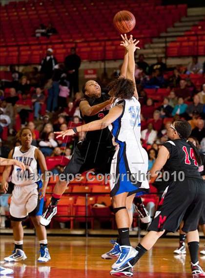 Thumbnail 3 in Summit vs. MacArthur (Texas UIL 5A Region 1 Semifinal) photogallery.