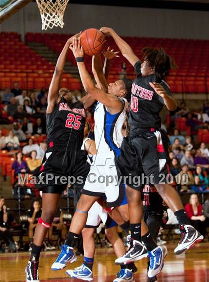 Thumbnail 2 in Summit vs. MacArthur (Texas UIL 5A Region 1 Semifinal) photogallery.