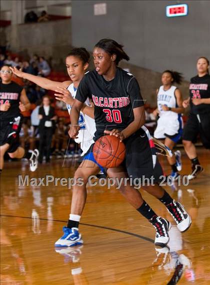 Thumbnail 2 in Summit vs. MacArthur (Texas UIL 5A Region 1 Semifinal) photogallery.