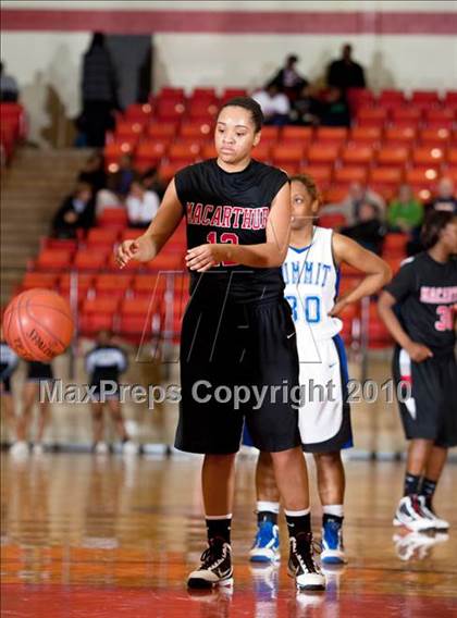 Thumbnail 2 in Summit vs. MacArthur (Texas UIL 5A Region 1 Semifinal) photogallery.