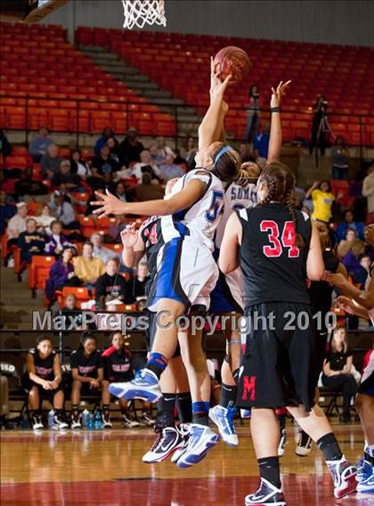 Thumbnail 3 in Summit vs. MacArthur (Texas UIL 5A Region 1 Semifinal) photogallery.