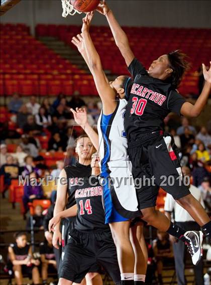 Thumbnail 1 in Summit vs. MacArthur (Texas UIL 5A Region 1 Semifinal) photogallery.