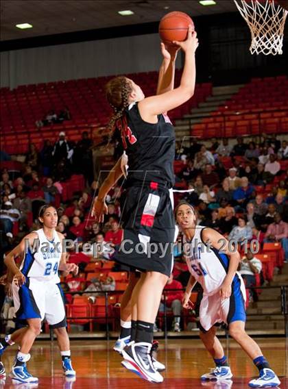 Thumbnail 2 in Summit vs. MacArthur (Texas UIL 5A Region 1 Semifinal) photogallery.
