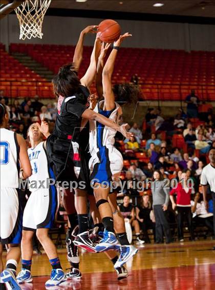 Thumbnail 3 in Summit vs. MacArthur (Texas UIL 5A Region 1 Semifinal) photogallery.