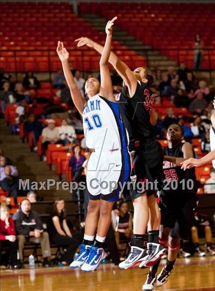 Thumbnail 1 in Summit vs. MacArthur (Texas UIL 5A Region 1 Semifinal) photogallery.