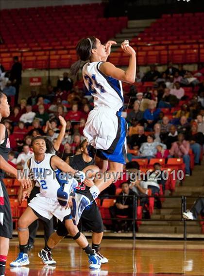 Thumbnail 3 in Summit vs. MacArthur (Texas UIL 5A Region 1 Semifinal) photogallery.