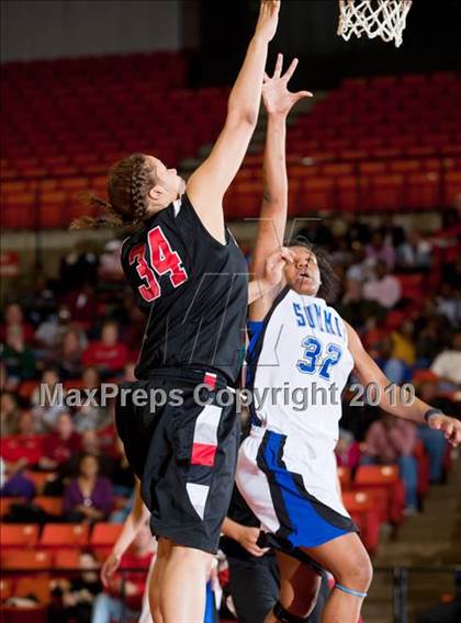 Thumbnail 1 in Summit vs. MacArthur (Texas UIL 5A Region 1 Semifinal) photogallery.