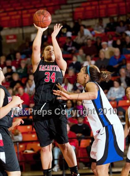 Thumbnail 3 in Summit vs. MacArthur (Texas UIL 5A Region 1 Semifinal) photogallery.