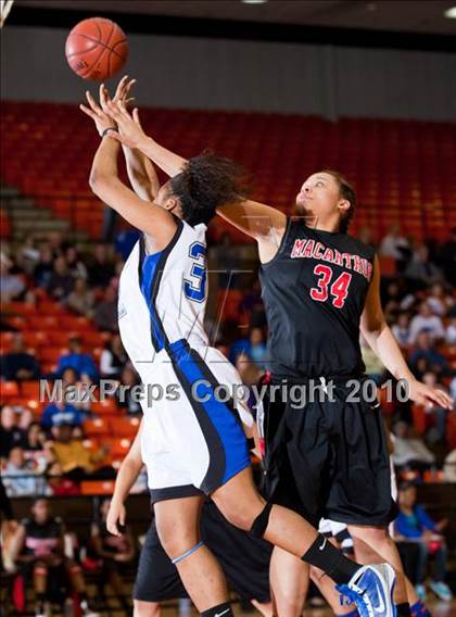 Thumbnail 2 in Summit vs. MacArthur (Texas UIL 5A Region 1 Semifinal) photogallery.