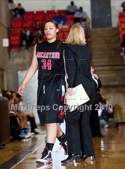 Thumbnail 3 in Summit vs. MacArthur (Texas UIL 5A Region 1 Semifinal) photogallery.