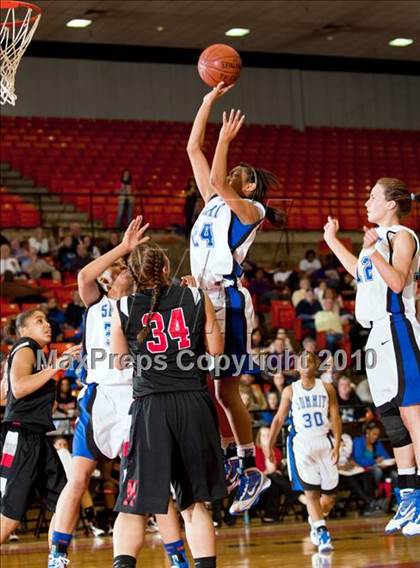 Thumbnail 2 in Summit vs. MacArthur (Texas UIL 5A Region 1 Semifinal) photogallery.