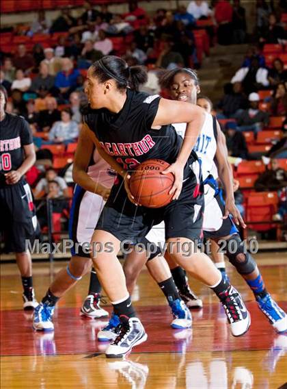 Thumbnail 3 in Summit vs. MacArthur (Texas UIL 5A Region 1 Semifinal) photogallery.