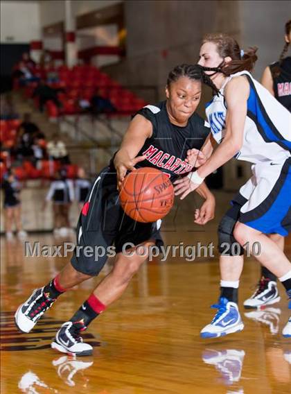 Thumbnail 3 in Summit vs. MacArthur (Texas UIL 5A Region 1 Semifinal) photogallery.