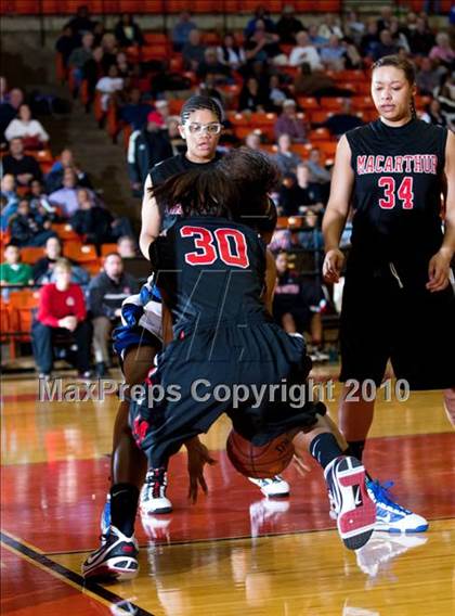 Thumbnail 2 in Summit vs. MacArthur (Texas UIL 5A Region 1 Semifinal) photogallery.