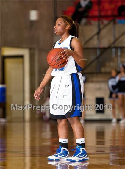 Thumbnail 2 in Summit vs. MacArthur (Texas UIL 5A Region 1 Semifinal) photogallery.