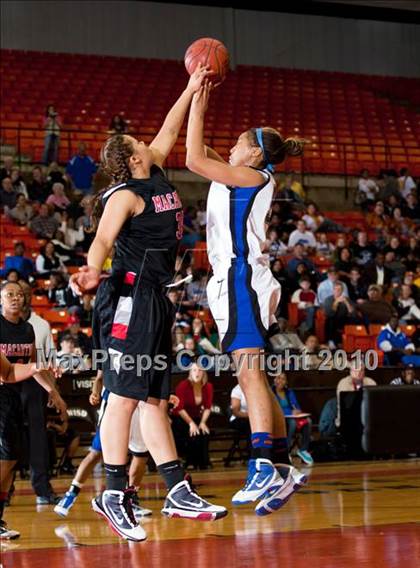 Thumbnail 1 in Summit vs. MacArthur (Texas UIL 5A Region 1 Semifinal) photogallery.