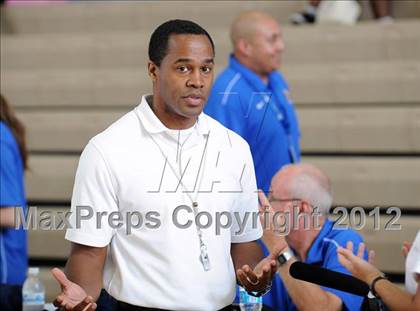 Thumbnail 3 in Campbell Hall vs. Windward (CIF D3 SoCal Regional Final) photogallery.