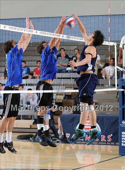 Thumbnail 3 in Campbell Hall vs. Windward (CIF D3 SoCal Regional Final) photogallery.