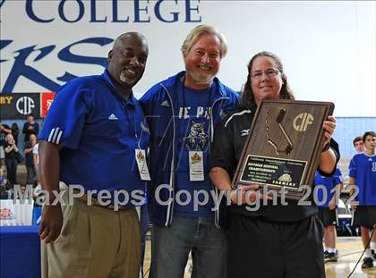 Thumbnail 2 in Campbell Hall vs. Windward (CIF D3 SoCal Regional Final) photogallery.