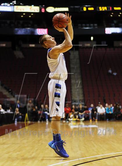 Thumbnail 3 in Valley Christian vs. Cortez (AIA D3 Final) photogallery.