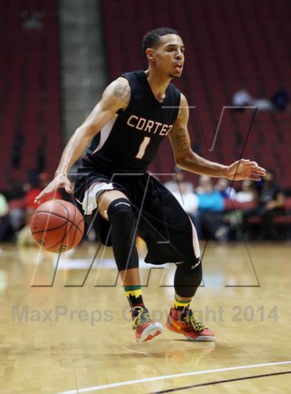 Thumbnail 3 in Valley Christian vs. Cortez (AIA D3 Final) photogallery.