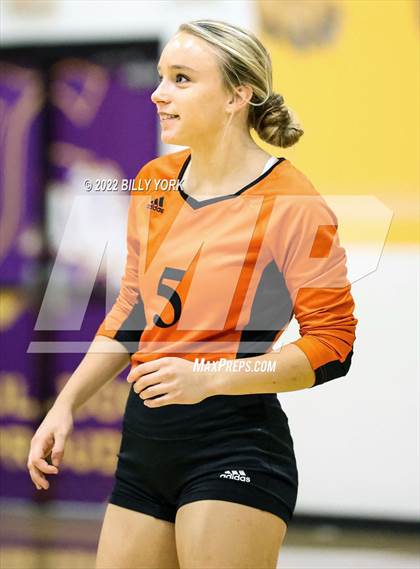 Thumbnail 2 in Grand Saline vs Edgewood photogallery.