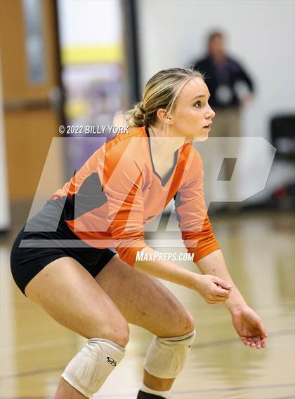 Thumbnail 2 in Grand Saline vs Edgewood photogallery.