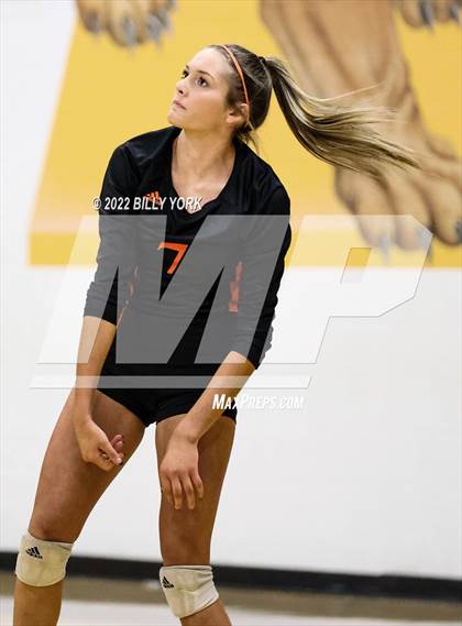 Thumbnail 1 in Grand Saline vs Edgewood photogallery.
