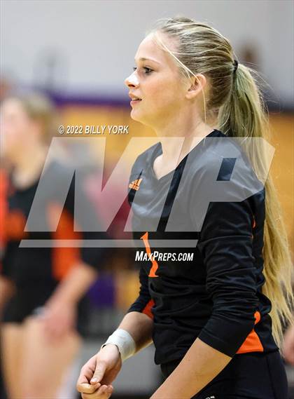 Thumbnail 2 in Grand Saline vs Edgewood photogallery.