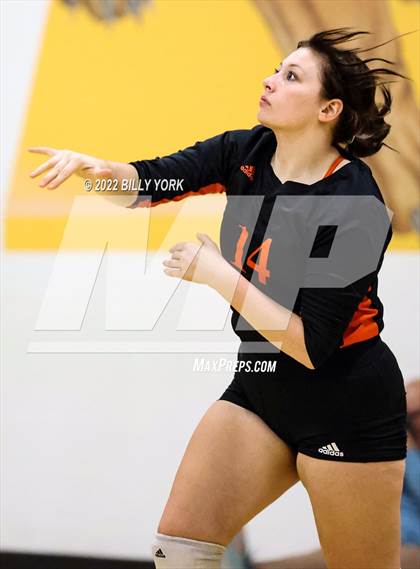 Thumbnail 2 in Grand Saline vs Edgewood photogallery.
