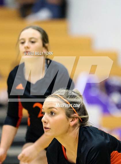 Thumbnail 2 in Grand Saline vs Edgewood photogallery.