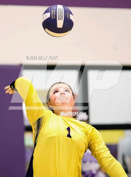 Thumbnail 1 in Grand Saline vs Edgewood photogallery.