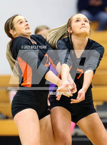 Thumbnail 2 in Grand Saline vs Edgewood photogallery.