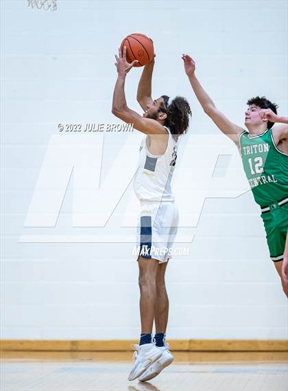 Thumbnail 1 in Triton Central vs. University (IHSAA 2A Regional Semi-final) photogallery.