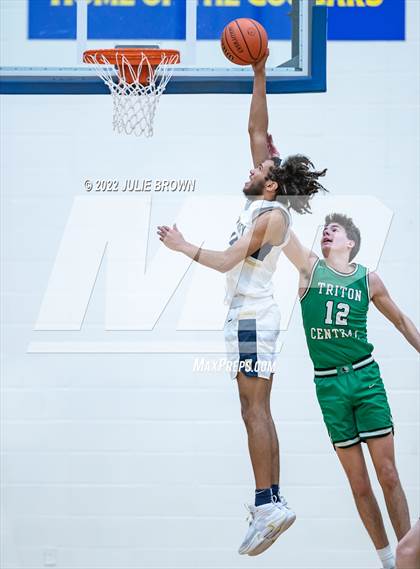Thumbnail 1 in Triton Central vs. University (IHSAA 2A Regional Semi-final) photogallery.