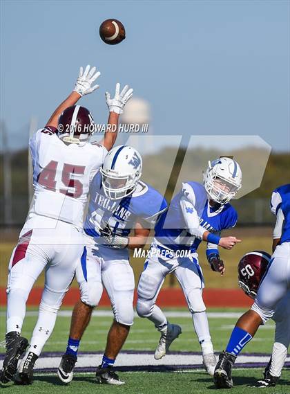 Thumbnail 2 in Windthorst vs. De Leon (UIL 2A Regional Playoff) photogallery.