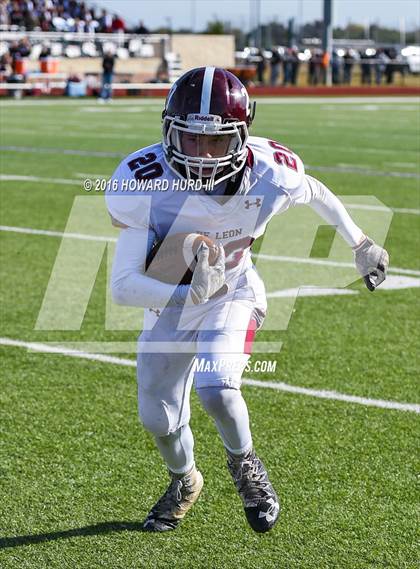 Thumbnail 1 in Windthorst vs. De Leon (UIL 2A Regional Playoff) photogallery.