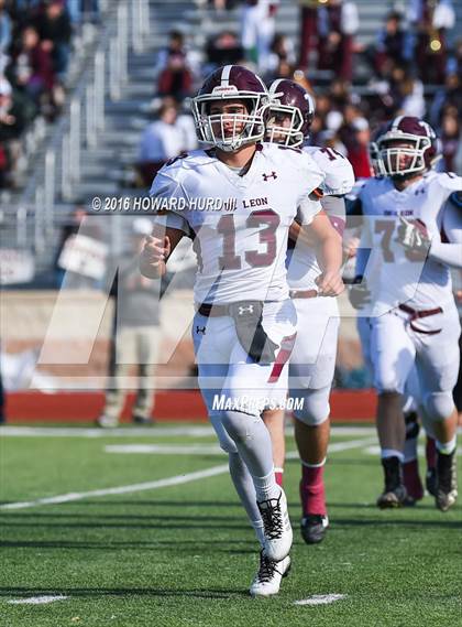 Thumbnail 3 in Windthorst vs. De Leon (UIL 2A Regional Playoff) photogallery.